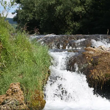 Alen - National Park Retreat - With Garden & Terrace بيت للعطل كولين فاكوف